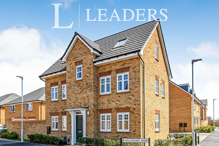 4 Bedroom Town House To Rent In Willowsway Road, Wixams, MK42