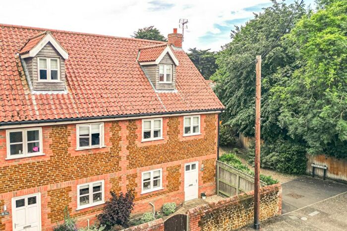 3 Bedroom Semi-Detached House For Sale In Attractive Carrstone Home In Heacham, PE31