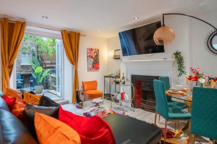 3 Bedroom Flat For Sale In Dalston Lane, London, E8