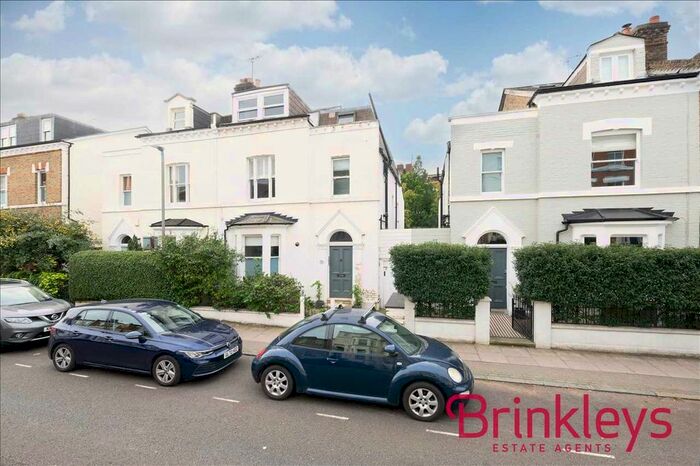 2 Bedroom Flat To Rent In Disraeli Road, London, SW15