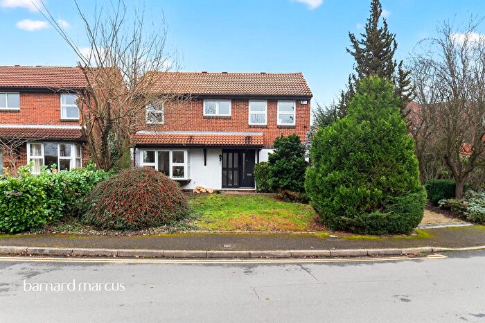 4 Bedroom Detached House For Sale In Auriol Park Road, Worcester Park, KT4