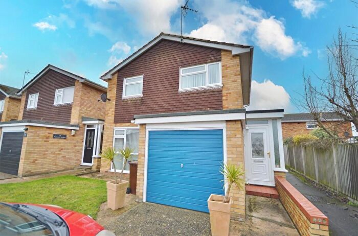 4 Bedroom Detached House For Sale In Pembroke Gardens, Holland-On-Sea, Essex, CO15