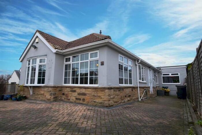 4 Bedroom Bungalow To Rent In West Park Road, Roundhay, Leeds, LS8