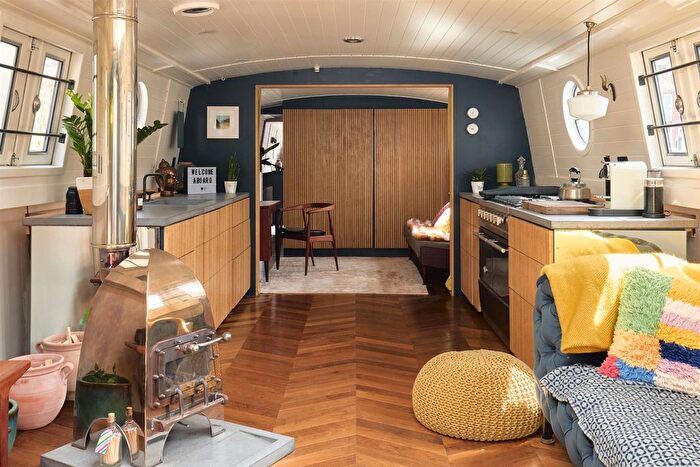 1 Bedroom Houseboat For Sale In St Katharine Docks, Wapping, E1W