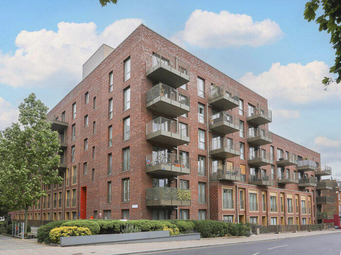 2 Bedroom Apartment For Sale In St. John's Hill, Wandsworth, SW11