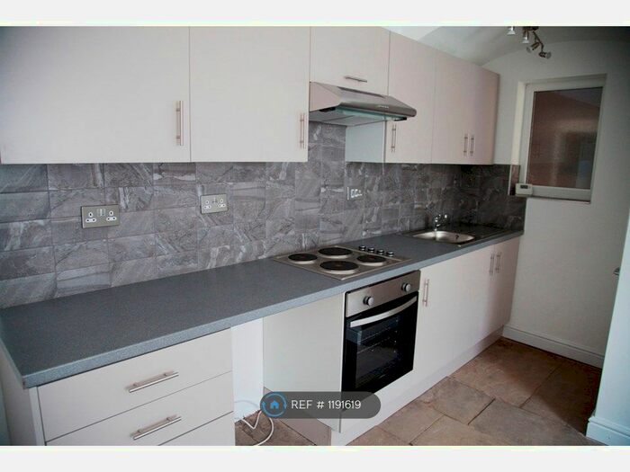 2 Bedroom Terraced House To Rent In West Grove Street, Stanningley, Pudsey, LS28