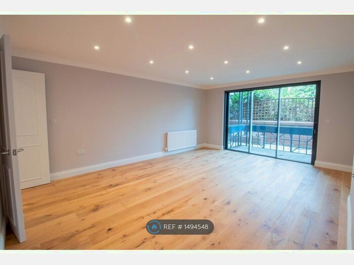 3 Bedroom Flat To Rent In Langham Court, London, SW15