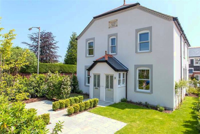 2 Bedroom Flat To Rent In Finings Road, Lane End, High Wycombe, HP14