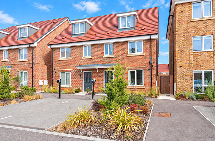 3 Bedroom Semi-Detached House For Sale In Hetherwood Road, Ascot, SL5