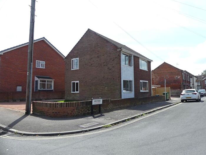 2 Bedroom Maisonette To Rent In Holt Road, The Polygon, SO15