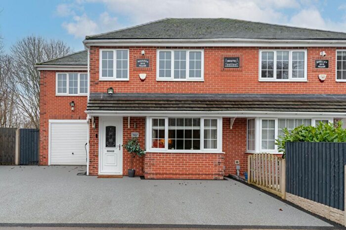 4 Bedroom Semi Detached House For Sale In Rotherham Road, Halfway, S20