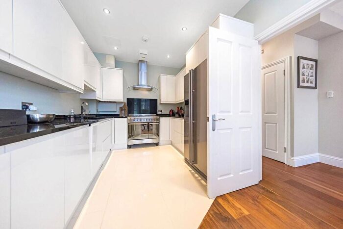 4 Bedroom Semi Detached House To Rent In Forthbridge Road, Battersea, London, SW11