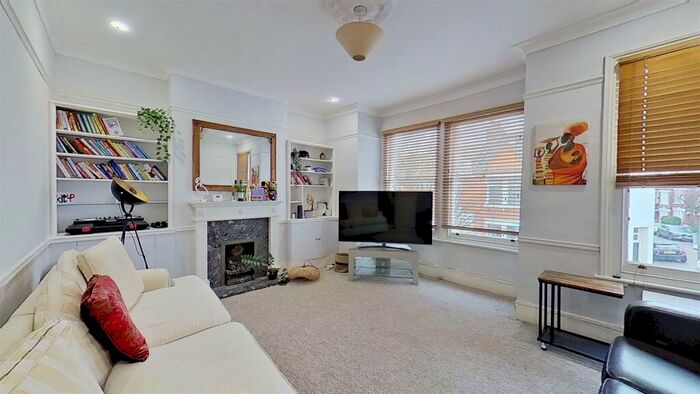 2 Bedroom Flat For Sale In Dagnan Road Clapham South London, SW12