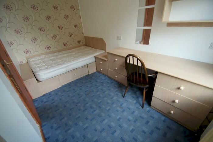 6 Bedroom Terraced House To Rent In Holly Bank, Headingley, Leeds, LS6