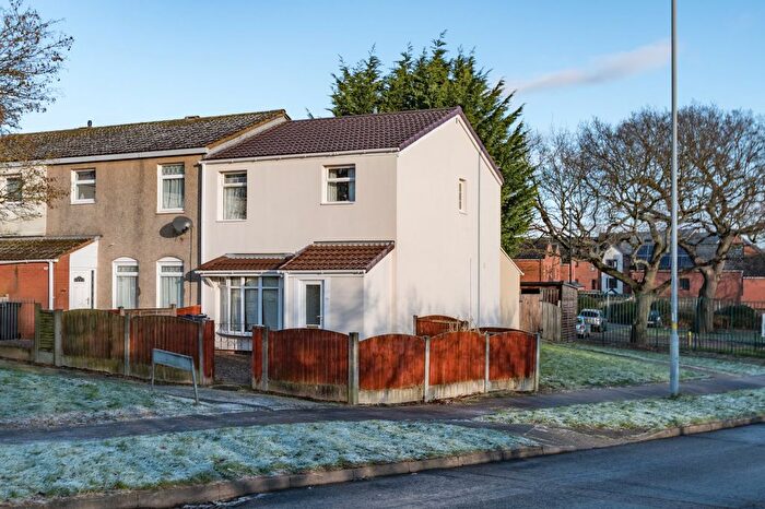 3 Bedroom End Of Terrace House To Rent In Kempsey Covert, Birmingham, West Midlands, B38