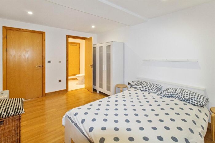 2 Bedroom Flat For Sale In Roach Road, London, E3 - Photo 6