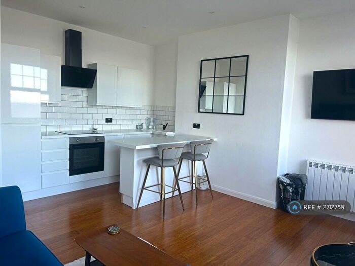 2 Bedroom Flat To Rent In Lewis Crescent, Cliftonville, Margate, CT9