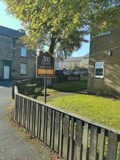 2 Bedroom End Of Terrace House To Rent In Clarence Street, Halifax, West Yorkshire, HX1