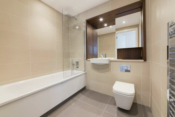 2 Bedroom Apartment To Rent In Harbour Way, London, E14