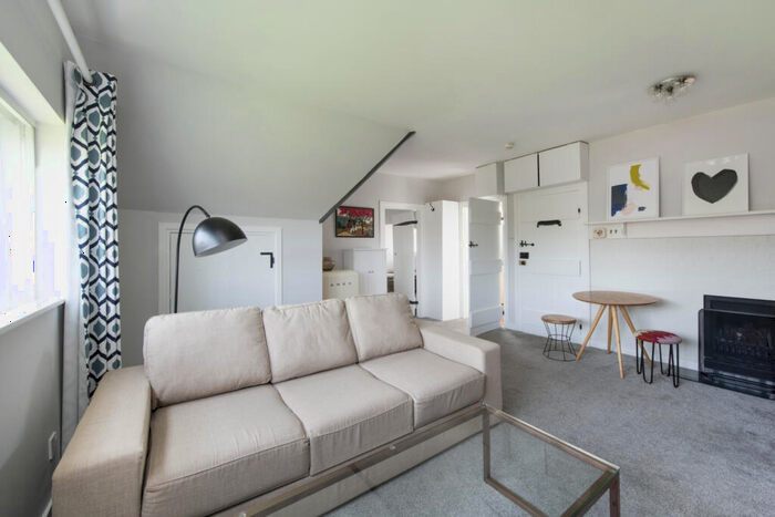 1 Bedroom Flat To Rent In Waterlow Court, Heath Close, NW11