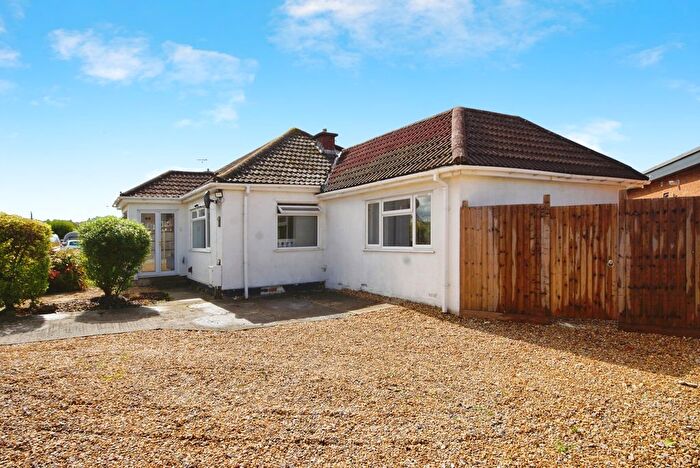 3 Bedroom Bungalow For Sale In Albert Road, Severn Beach, Bristol, Gloucestershire, BS35