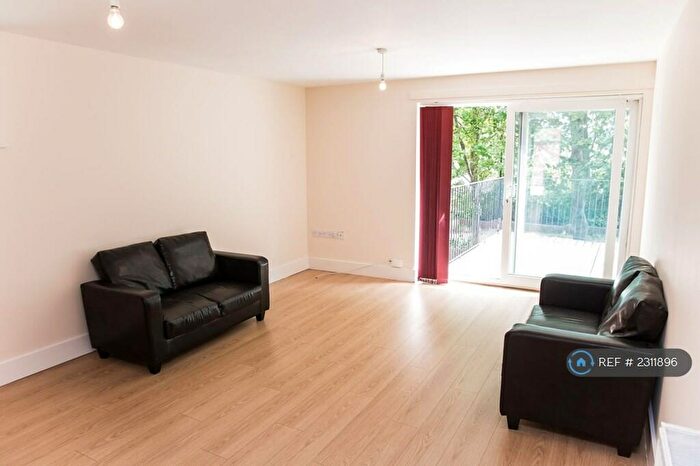 2 Bedroom Flat To Rent In Osborne Road South, Southampton, SO17
