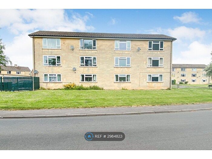 2 Bedroom Flat To Rent In Kings Avenue, Corsham, SN13