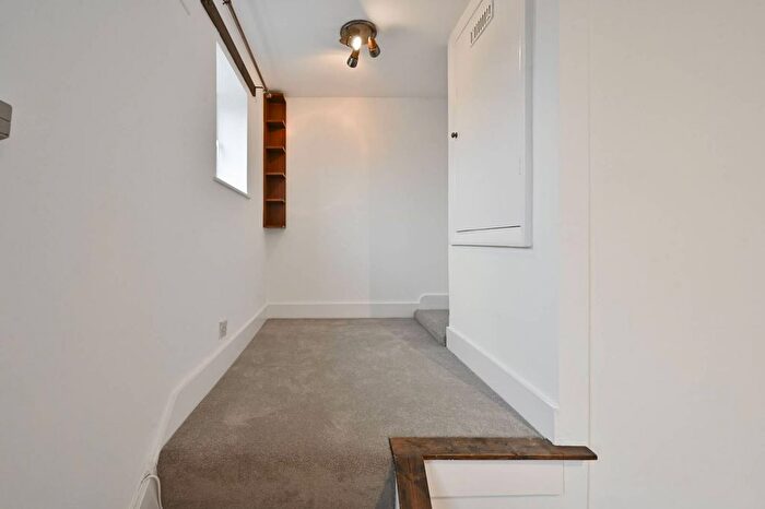 1 Bedroom Flat To Rent In Edbrooke Road, Maida Vale, London, W9