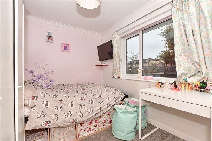 4 Bedroom Semi-detached House For Sale In Forest Hill, Maidstone, Kent, ME15