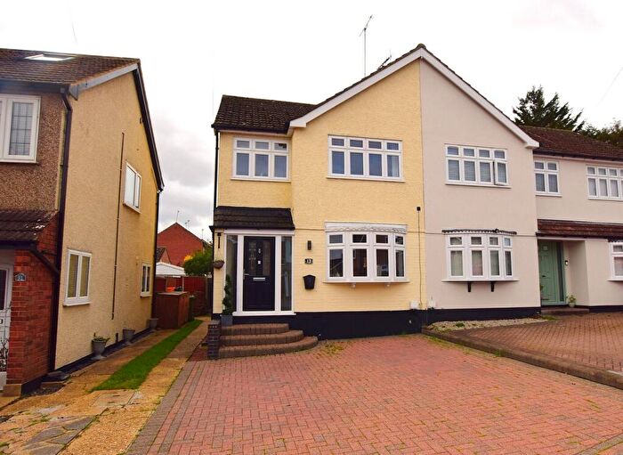 3 Bedroom Semi-Detached House For Sale In Passingham Close, Billericay, CM11
