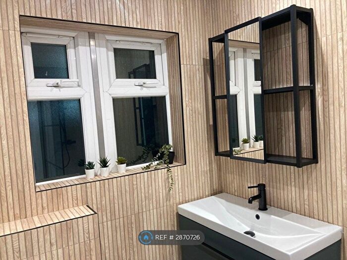 3 Bedroom Flat To Rent In Western Court, London, W3