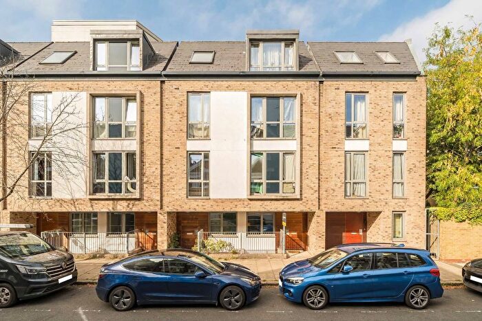 1 Bedroom Flat For Sale In Liberty Street, Stockwell, SW9
