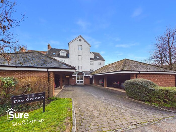 3 Bedroom Flat For Sale In Riverbank, Piccotts End, Hemel Hempstead, Hertfordshire, HP1