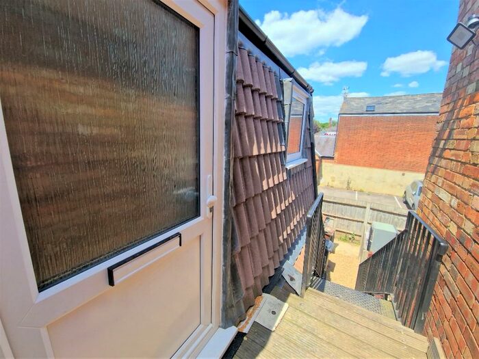 1 Bedroom Flat To Rent In Hatfield Road, St. Albans, Hertfordshire, AL1