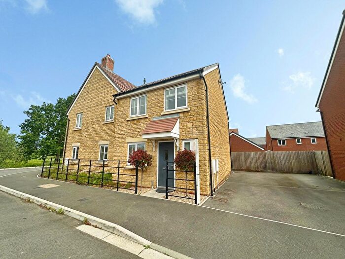 3 Bedroom Semi Detached House For Sale In Magdalene Close, South Marston, SN3