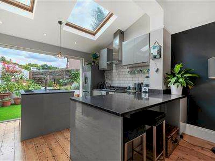 2 Bedroom Flat To Rent In Rosendale Road, West Dulwich, SE21