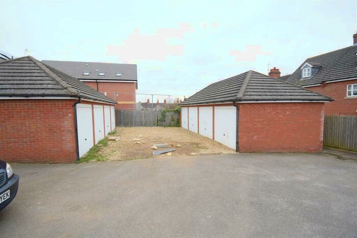 1 Bedroom Garage / Parking To Rent In St Peters Avenue, Kettering, NN16