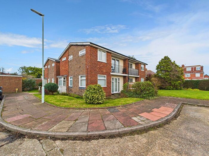 1 Bedroom Flat For Sale In Fairlawn Drive, Worthing, BN14