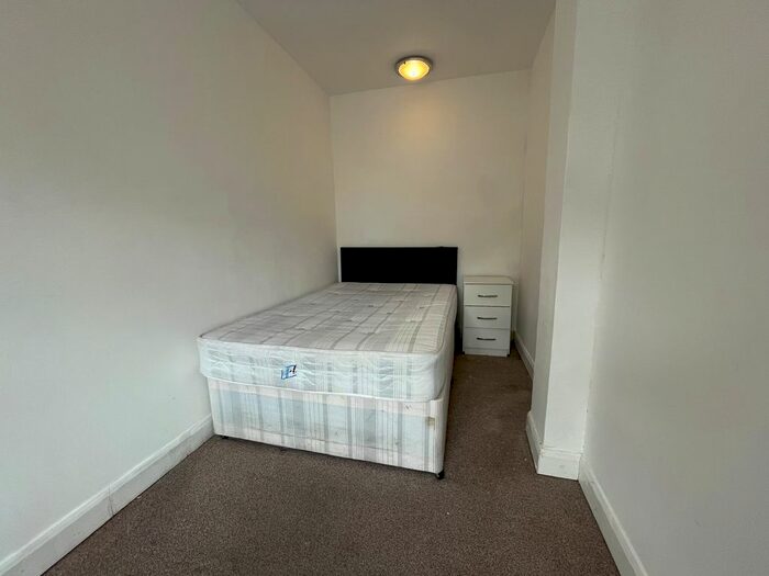 5 Bedroom Terraced House To Rent In Somerset, Luton, LU2