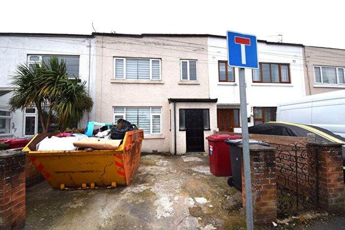 3 Bedroom Property To Rent In Bath Road, Slough, SL1