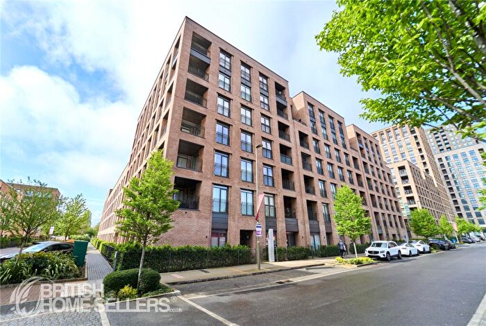 3 Bedroom Apartment For Sale In Lismore Boulevard, London, NW9