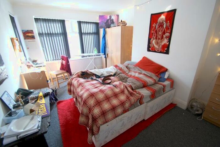 4 Bedroom Terraced House To Rent In Mayville Avenue, Hyde Park, Leeds, LS6