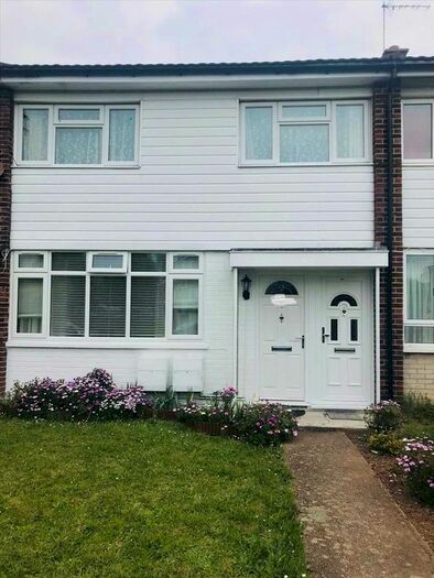 1 Bedroom Maisonette To Rent In Common Road, Slough, Slough, SL3