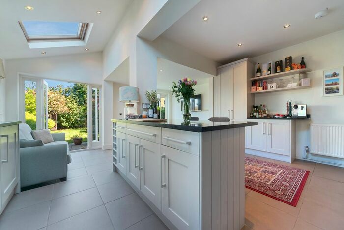 4 Bedroom Property To Rent In Coalecroft Road, London, SW15