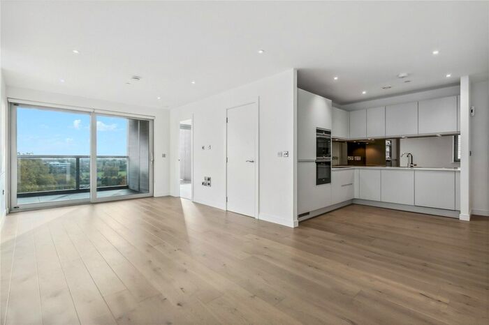 2 Bedroom Flat To Rent In Bronze Building, Buckhold Road, SW18