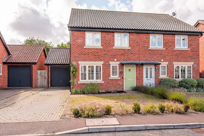 3 Bedroom Semi-Detached House For Sale In Gallus Close, Northrepps, NR27