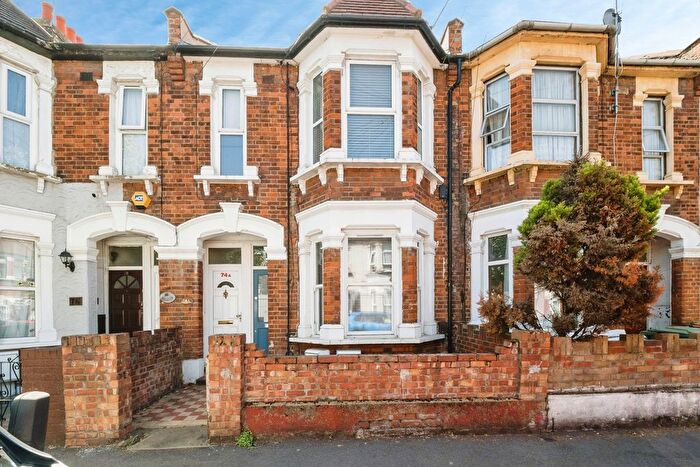 2 Bedroom Flat For Sale In Caulfield Road, East Ham, London, E6