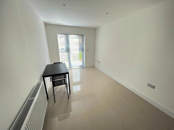 2 Bedroom Property To Rent In Portswood Road, Southampton, SO17