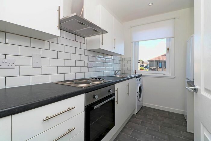 2 Bedroom Flat To Rent In Glenmoy Avenue, Dundee, DD3