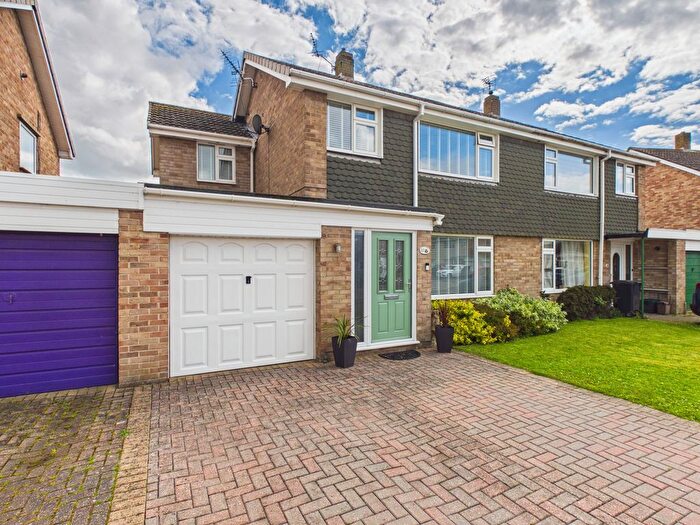 4 Bedroom Semi-Detached House For Sale In Kestrel Close, Bridgwater, TA6